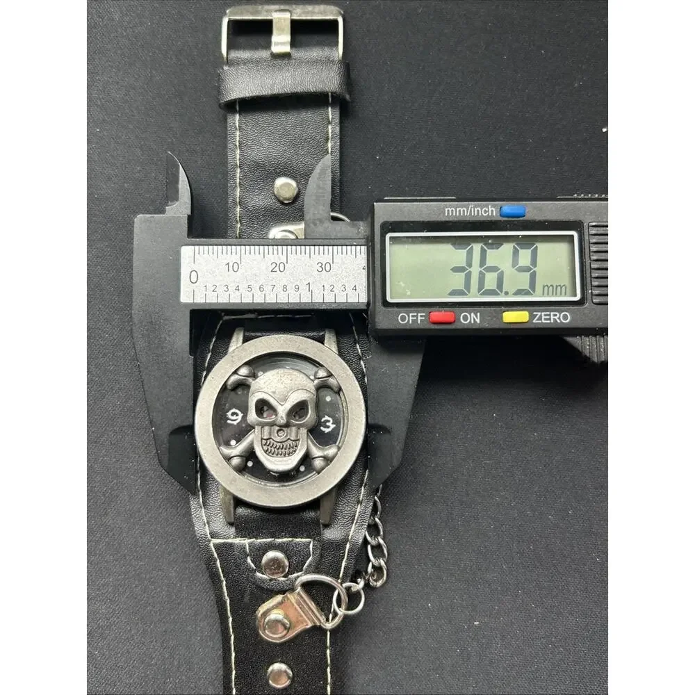 Punk Style Skull And Cross Bones Quartz Watch